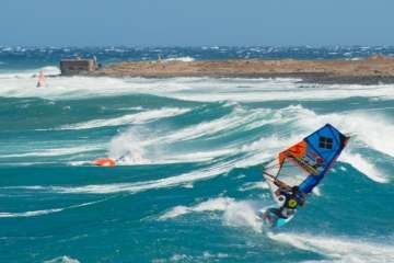 Volando sobre las olas (Foto Antonio Rico)